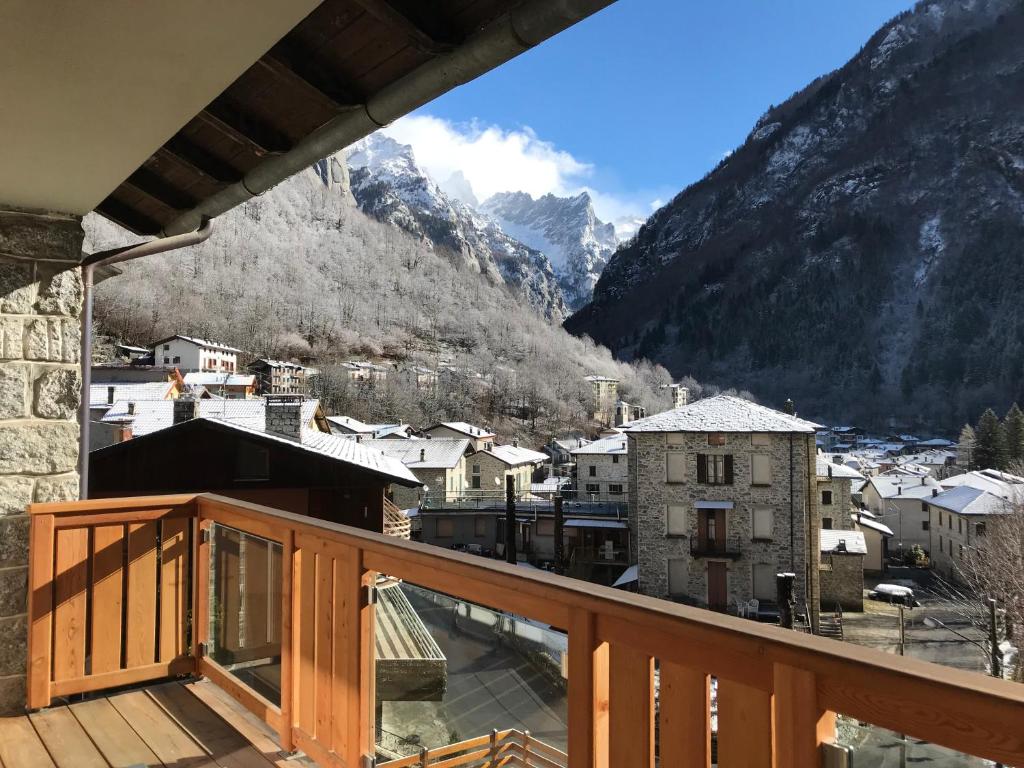 Nespecifikovaný výhled na hory nebo výhled na hory při pohledu z hotelu