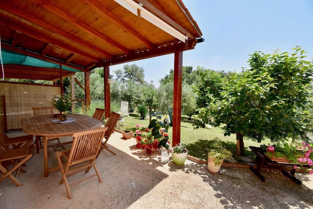 Relaxing holiday house with terrace sea view