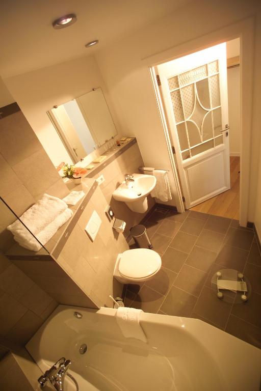 Um banheiro em Hotel Parc Beaux Arts