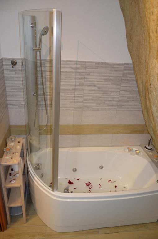 B&B La Casa Sulla Roccia - Tweepersoonskamer Met Spabad