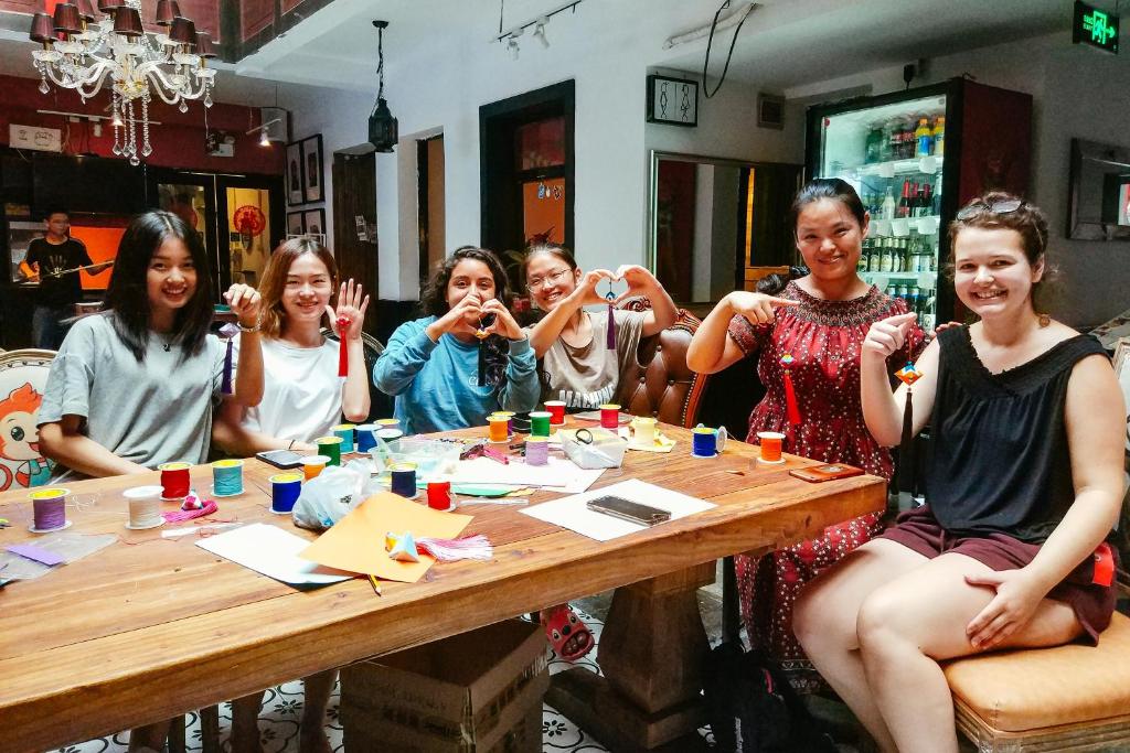 Hosté ubytování Chengdu Mix Hostel - Next To Wenshu Monastery - Sichuan Style Chill & Social Courtyard House - Free Activities - Friendly English Speaking Staff - Tibet, Panda, Buddha & Snow Mountain Tours