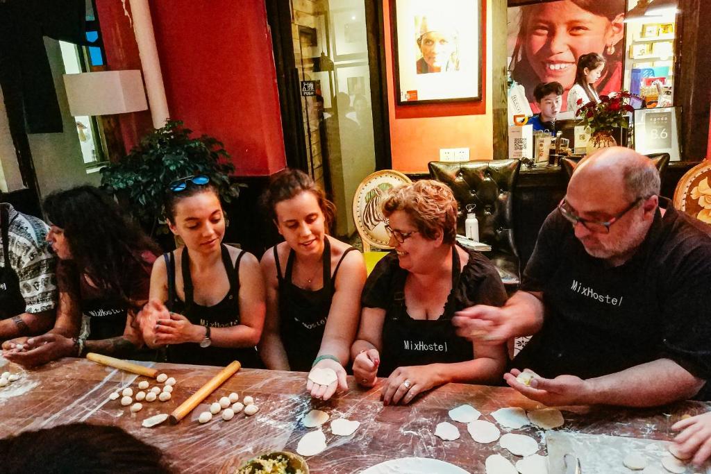 Hosté ubytování Chengdu Mix Hostel - Next To Wenshu Monastery - Sichuan Style Chill & Social Courtyard House - Free Activities - Friendly English Speaking Staff - Tibet, Panda, Buddha & Snow Mountain Tours