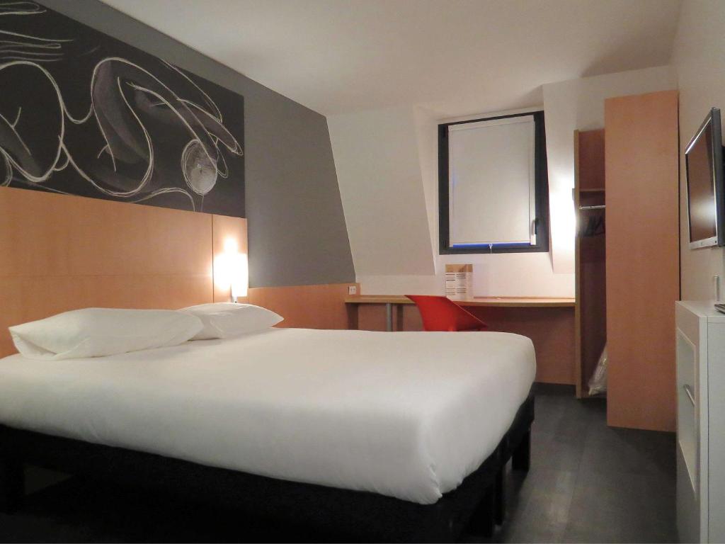 Postel nebo postele na pokoji v ubytování ibis Soissons