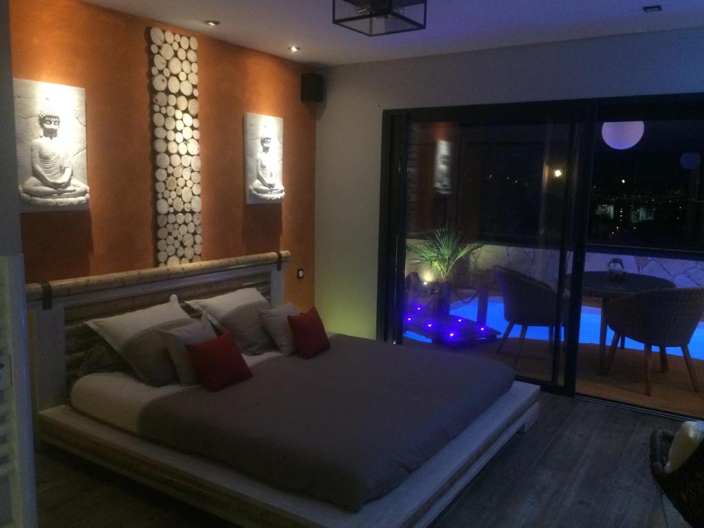 Bazén v ubytování B&B Villa sensorielle nebo v jeho okolí