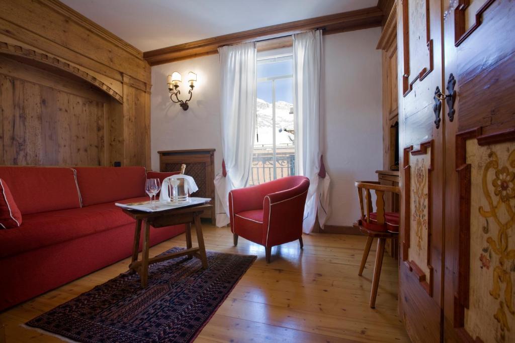 Гостиная зона в Hotel Cortina