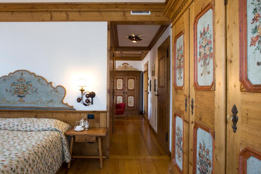 Кровать или кровати в номере Hotel Cortina