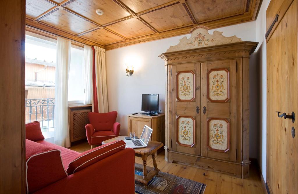 Телевизор и/или развлекательный центр в Hotel Cortina