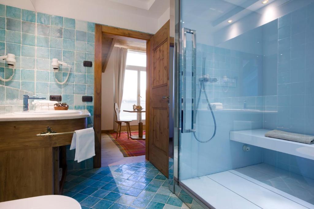Ванная комната в Hotel Cortina