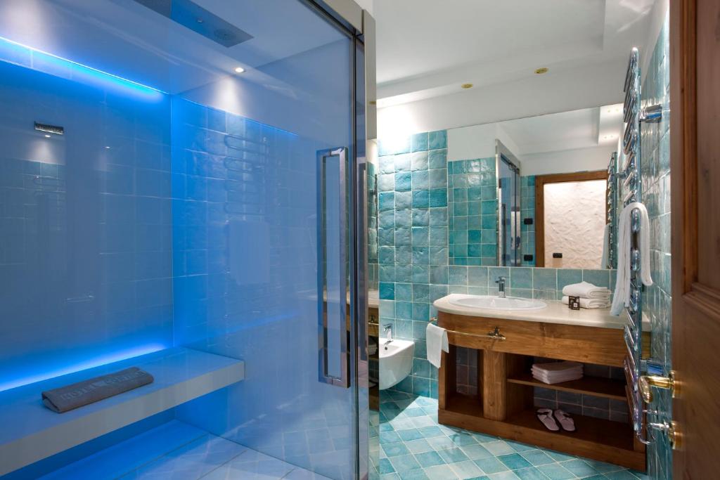 Ванная комната в Hotel Cortina