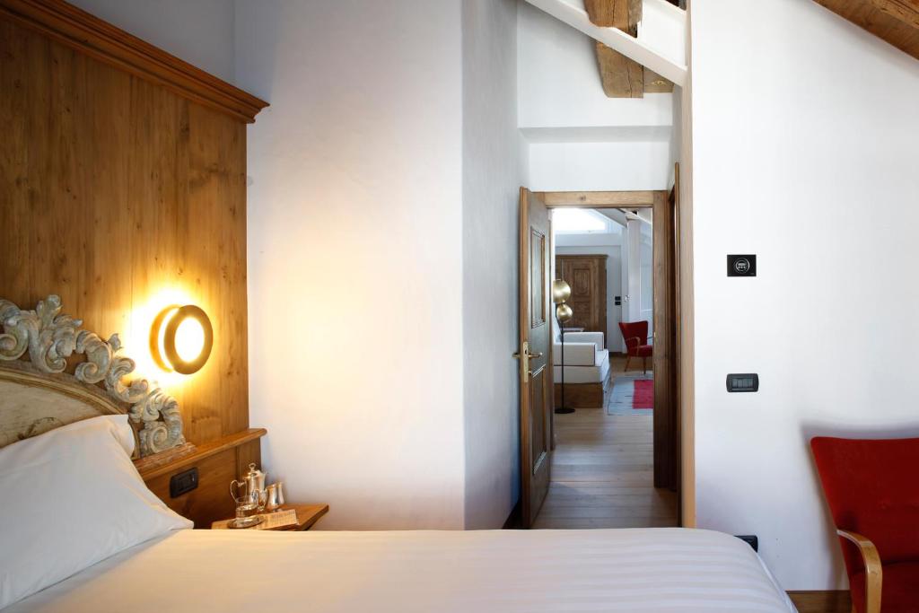 Кровать или кровати в номере Hotel Cortina