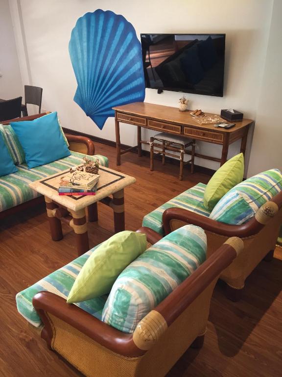 TV a/nebo společenská místnost v ubytování 357 Boracay Resort