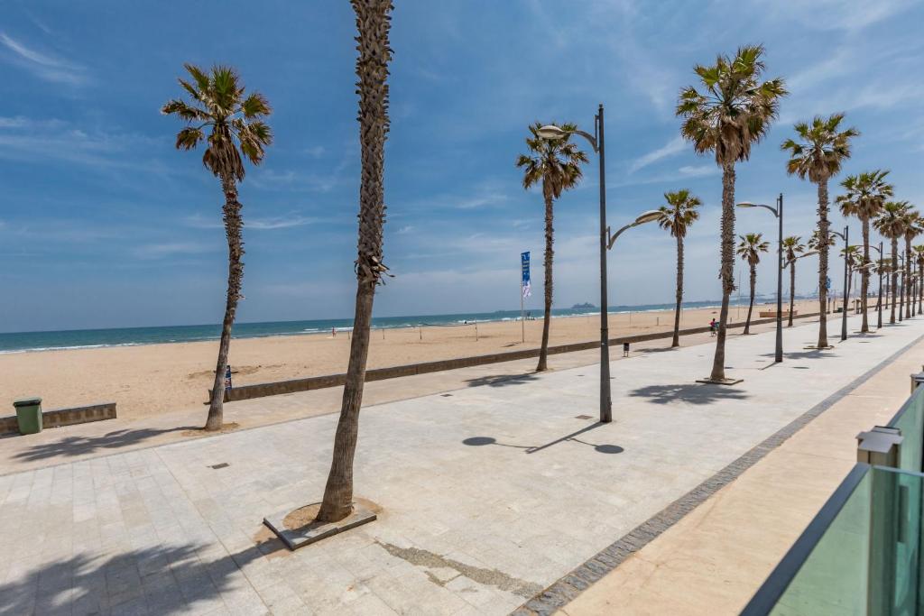 Luxury Beach Front Apartment with Pool, Valencia ...