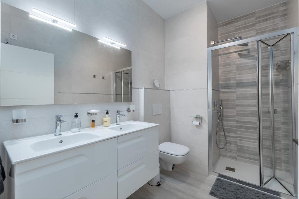 Luxury Beach Front Apartment with Pool, Valencia ...
