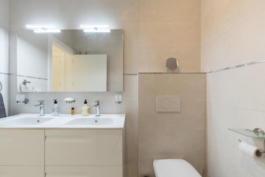 Luxury Beach Front Apartment with Pool, Valencia – Updated ...