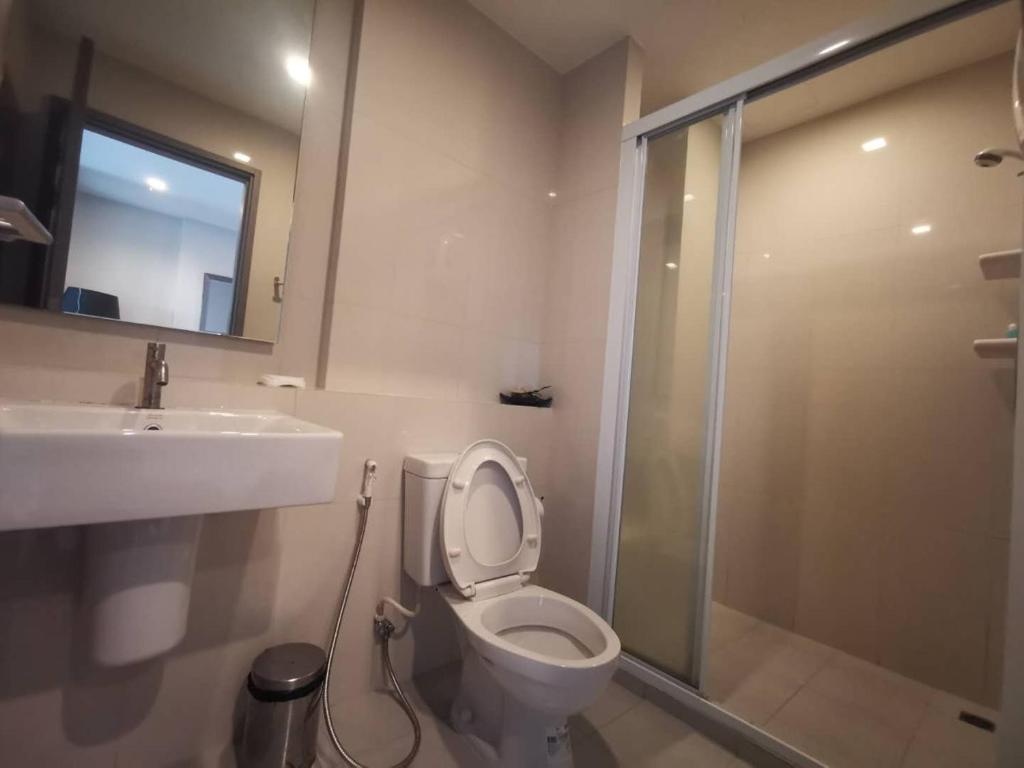 The Base Central Pattaya Thai的一间浴室