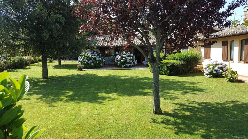 Vonkajšia záhrada v ubytovaní Agriturismo Casale del Contadino