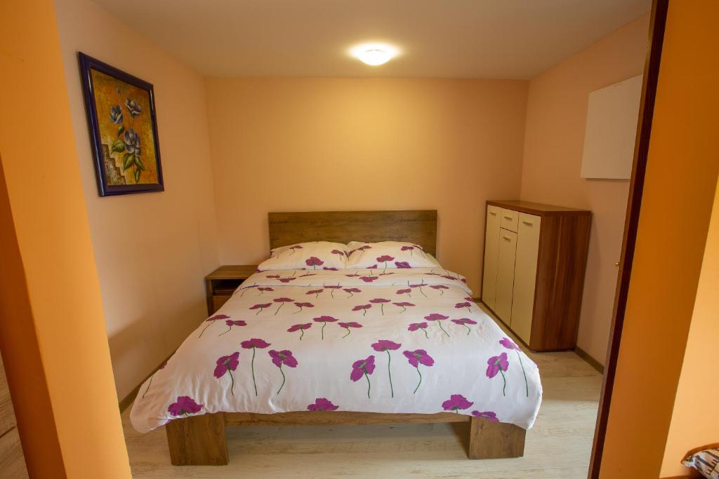 Bled Honey Bee Apartment - One-Bedroom Apartment With Lake View