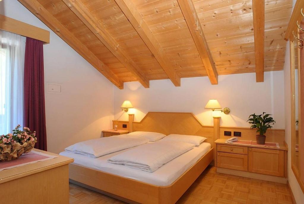 Postel nebo postele na pokoji v ubytování Pensione Edelweiss