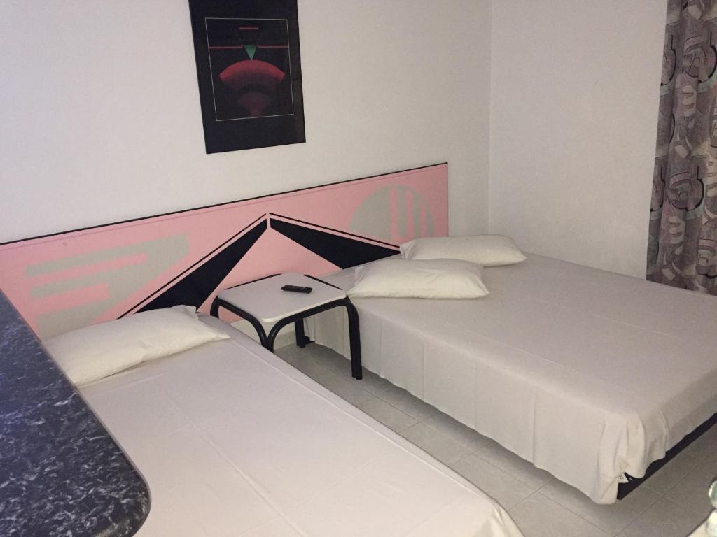 Postel nebo postele na pokoji v ubytování Dimis Studios and Apartments