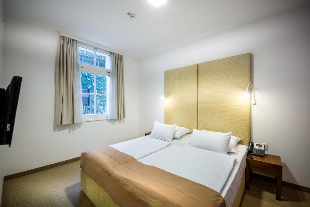 Postel nebo postele na pokoji v ubytování Rimske Terme Resort - Hotel Zdraviliški dvor
