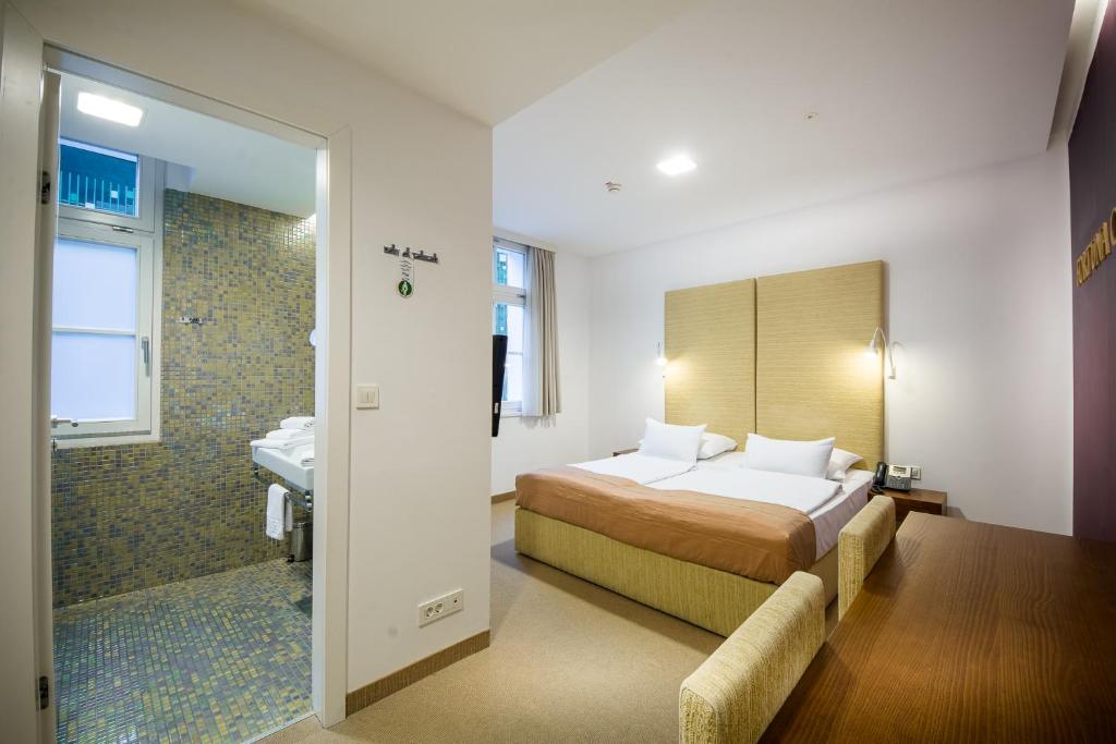 Postel nebo postele na pokoji v ubytování Rimske Terme Resort - Hotel Zdraviliški dvor