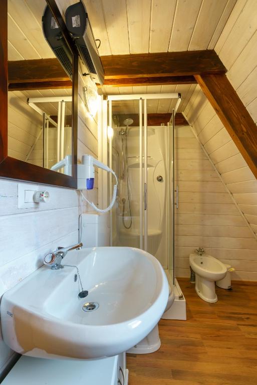 Koupelna v ubytování Agriturismo Giacomino