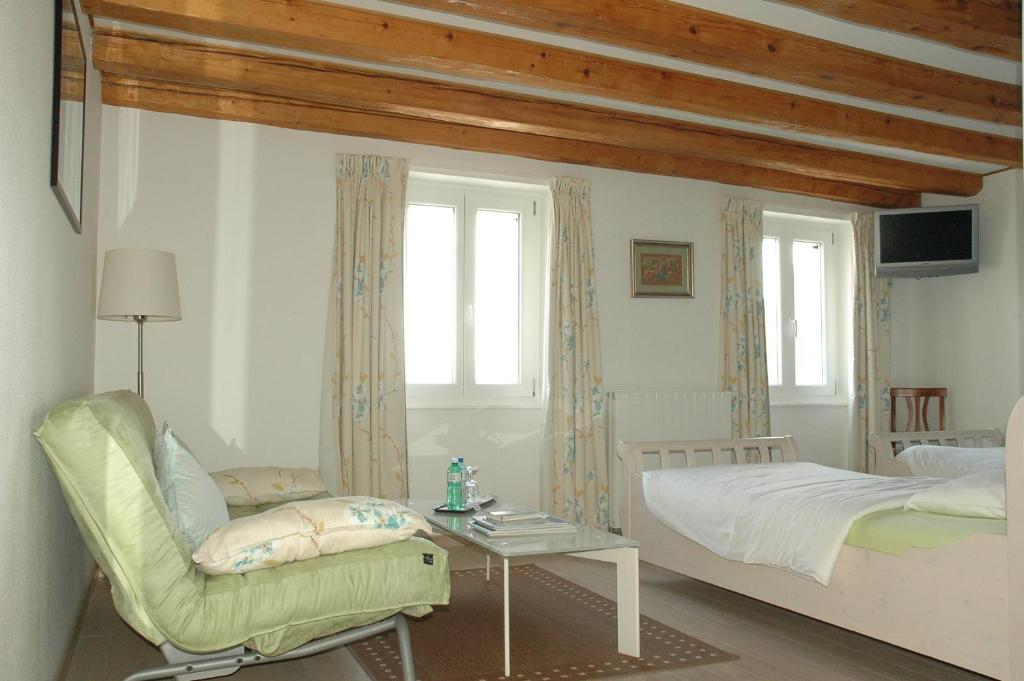 Postel nebo postele na pokoji v ubytování Auberge de Dully