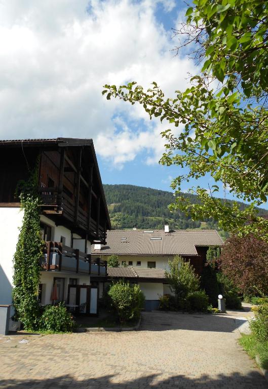 Nespecifikovaný výhled na hory nebo výhled na hory při pohledu z aparthotelu