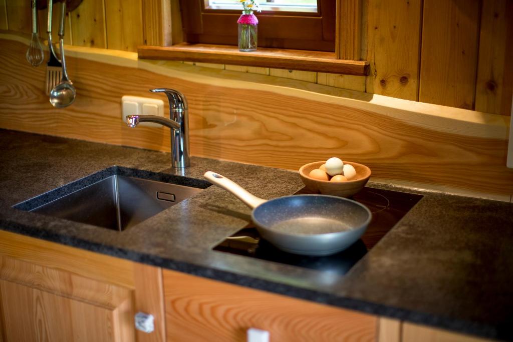 Kuchyň nebo kuchyňský kout v ubytování Chalet "Knusperhäuschen"