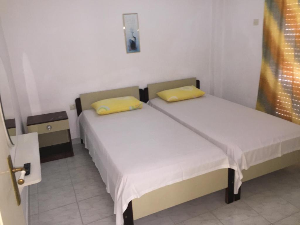 Postel nebo postele na pokoji v ubytování Dimis Studios and Apartments
