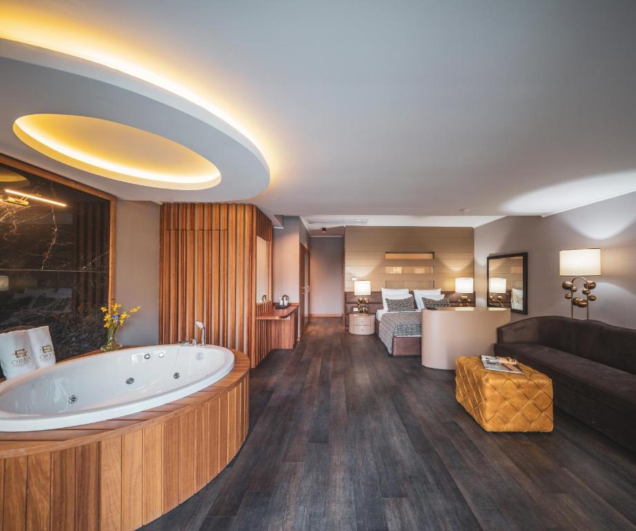A seating area at Orka Cove Hotel Penthouse & Suites Adults Only