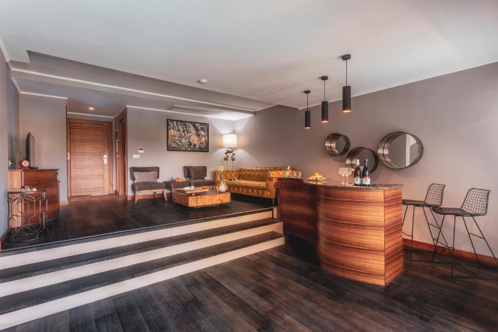 A seating area at Orka Cove Hotel Penthouse & Suites Adults Only