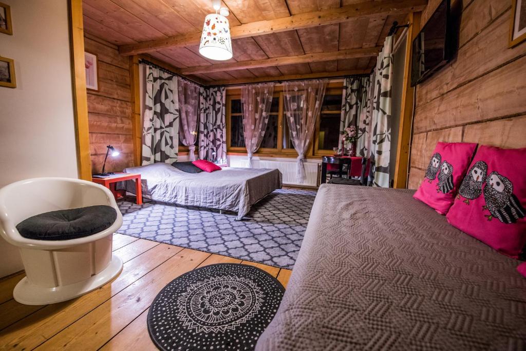 En eller flere senge i et værelse på Willa pod Jodłą