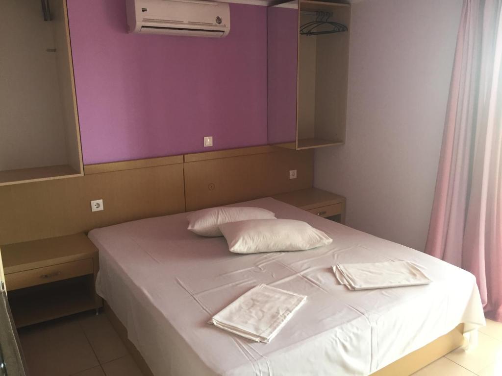 Postel nebo postele na pokoji v ubytování Dimis Studios and Apartments