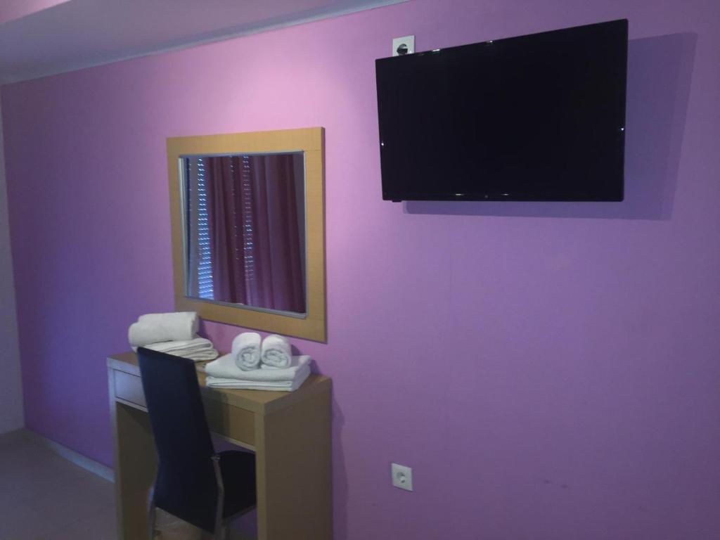 TV a/nebo společenská místnost v ubytování Dimis Studios and Apartments