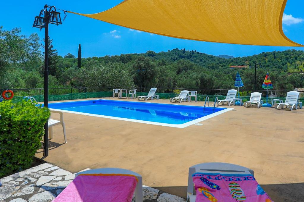 Bazén v ubytování Fran Apartments nebo v jeho okolí