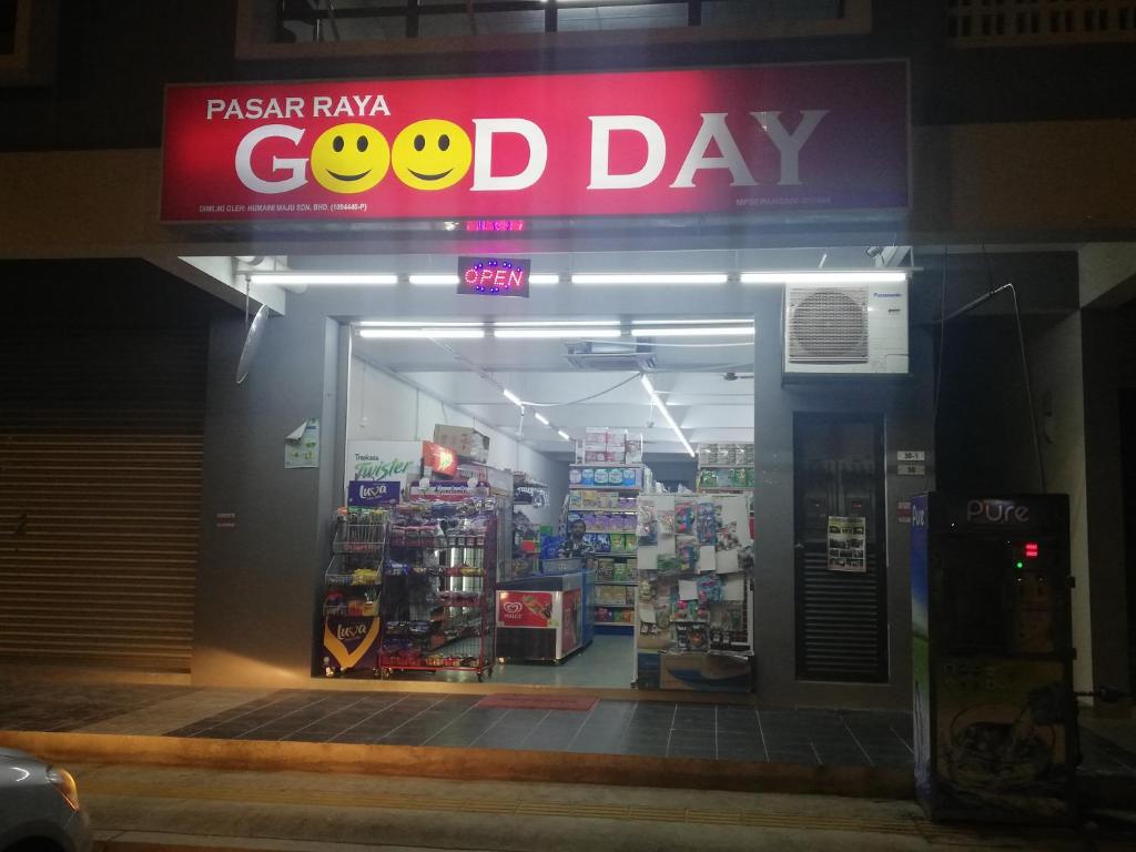 Supermarket nebo jiné obchody v  hotelu nebo okolí