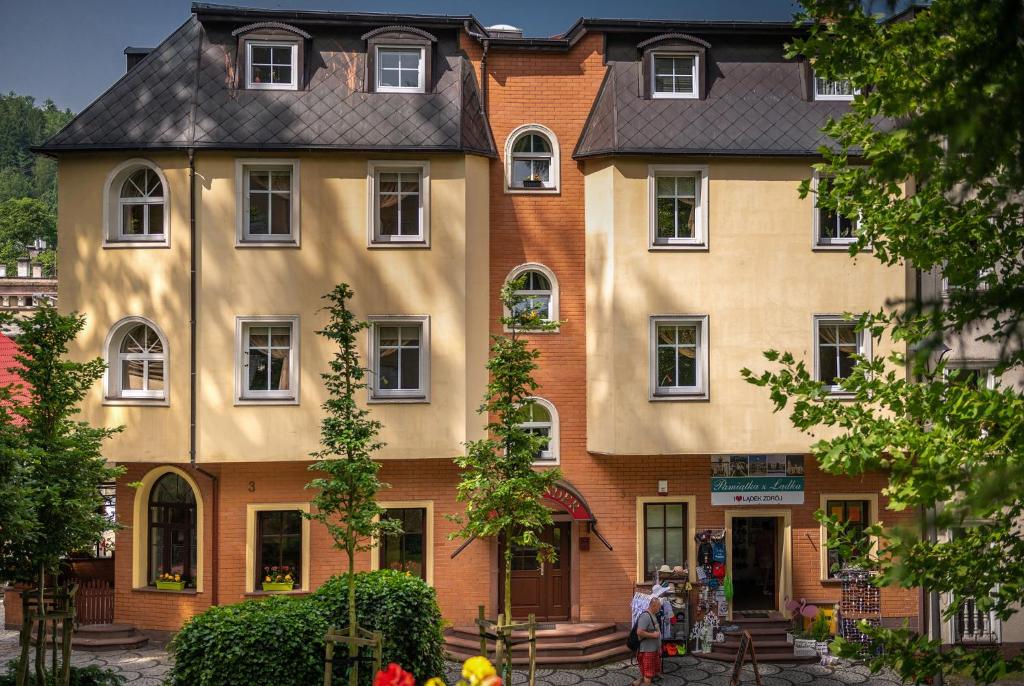 Budova, v ktorej sa ubytovanie bed & breakfast nachádza