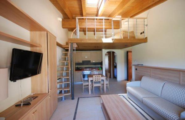 Televízia a/alebo spoločenská miestnosť v ubytovaní Tassido Coda Resort