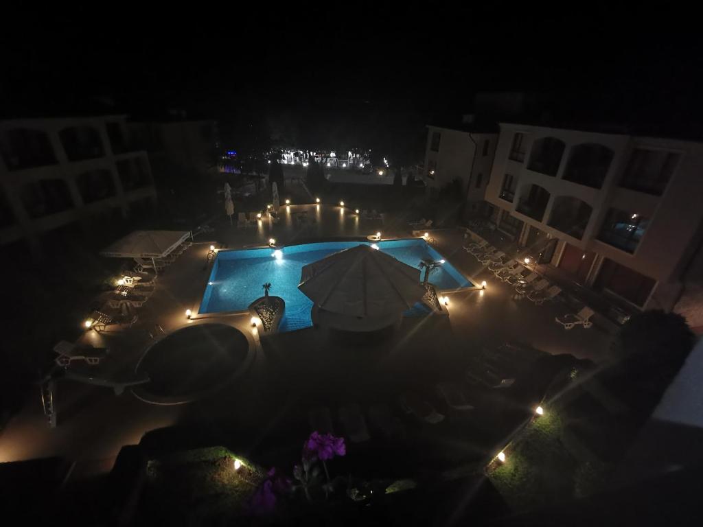 The swimming pool at or close to Paradise Bay D8 Apartment