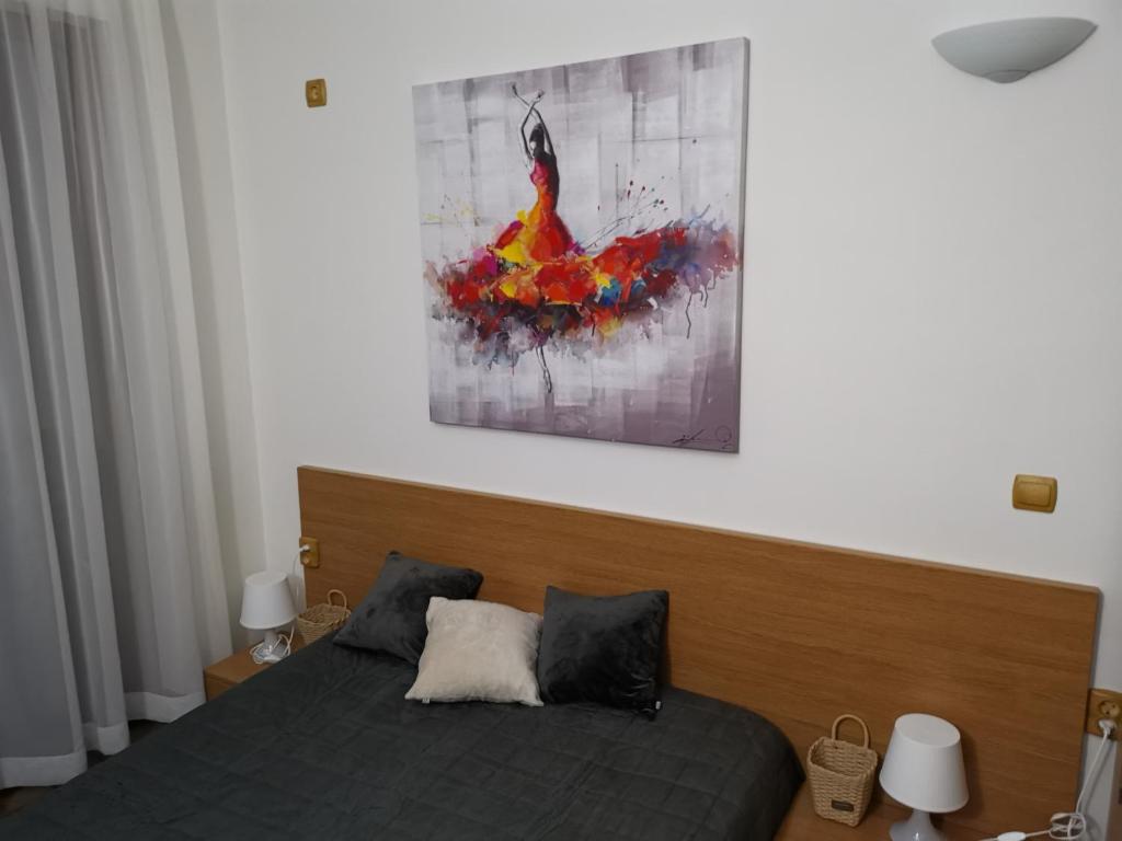 A bed or beds in a room at Paradise Bay D8 Apartment
