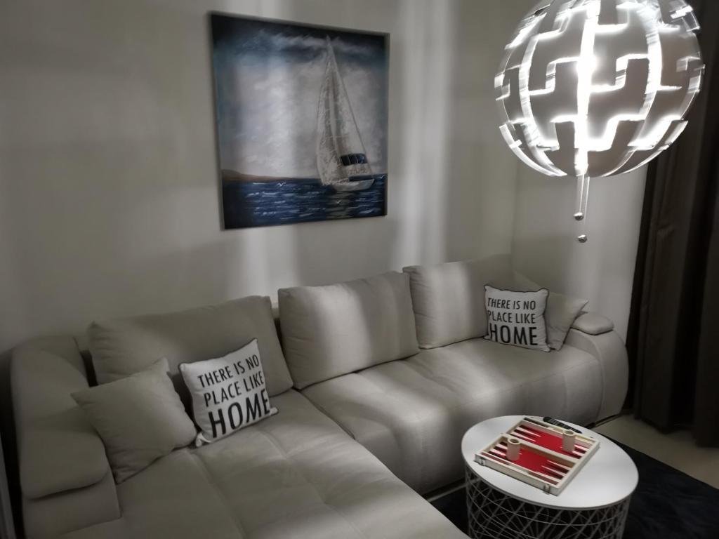 A seating area at Paradise Bay D8 Apartment