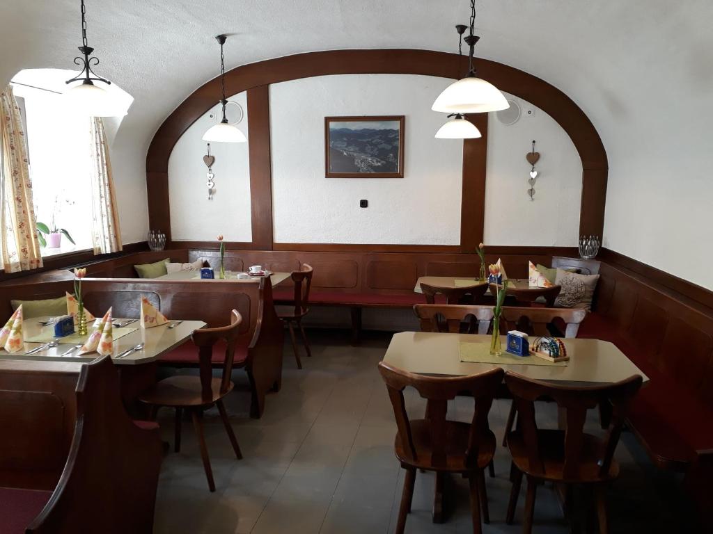 Restaurace v ubytování Gasthof-Pension Sandwirt