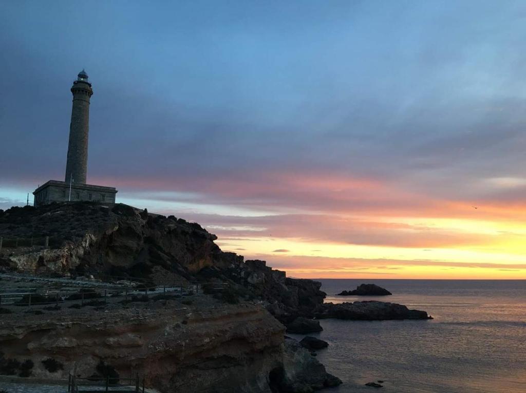 een vuurtoren bovenop een klif vlakbij de oceaan bij Golden Dreams Apartment in Sunny Beach