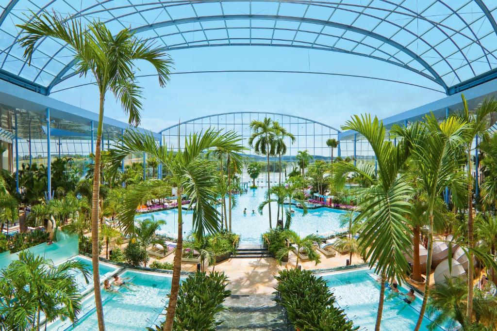 Bazén v ubytování Hotel Zum Prinzen Sinsheim nebo v jeho okolí