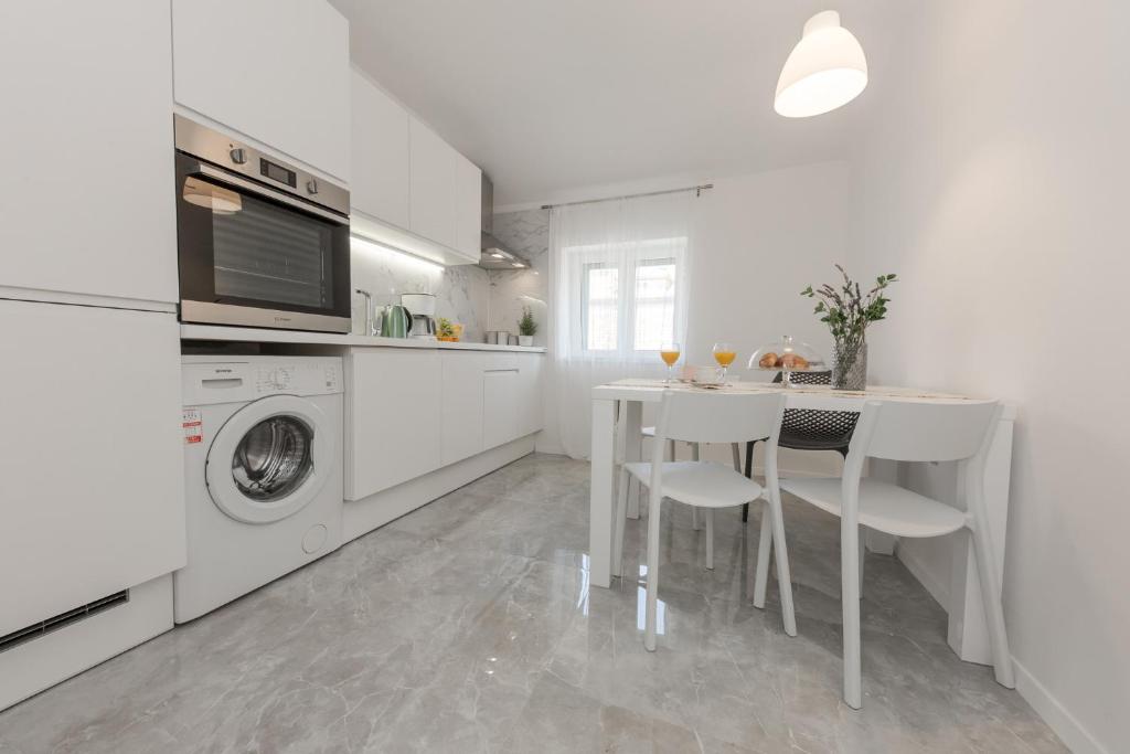 Kuchyň nebo kuchyňský kout v ubytování Enjoy Split, new apartment in the center with a private garden