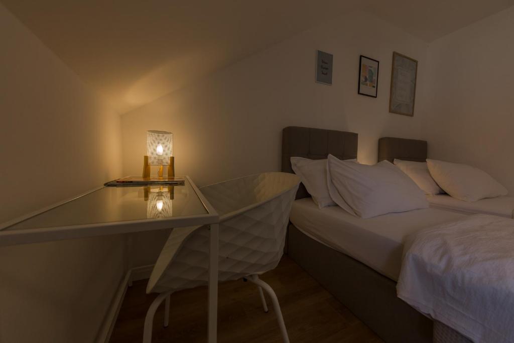 Postel nebo postele na pokoji v ubytování Enjoy Split, new apartment in the center with a private garden
