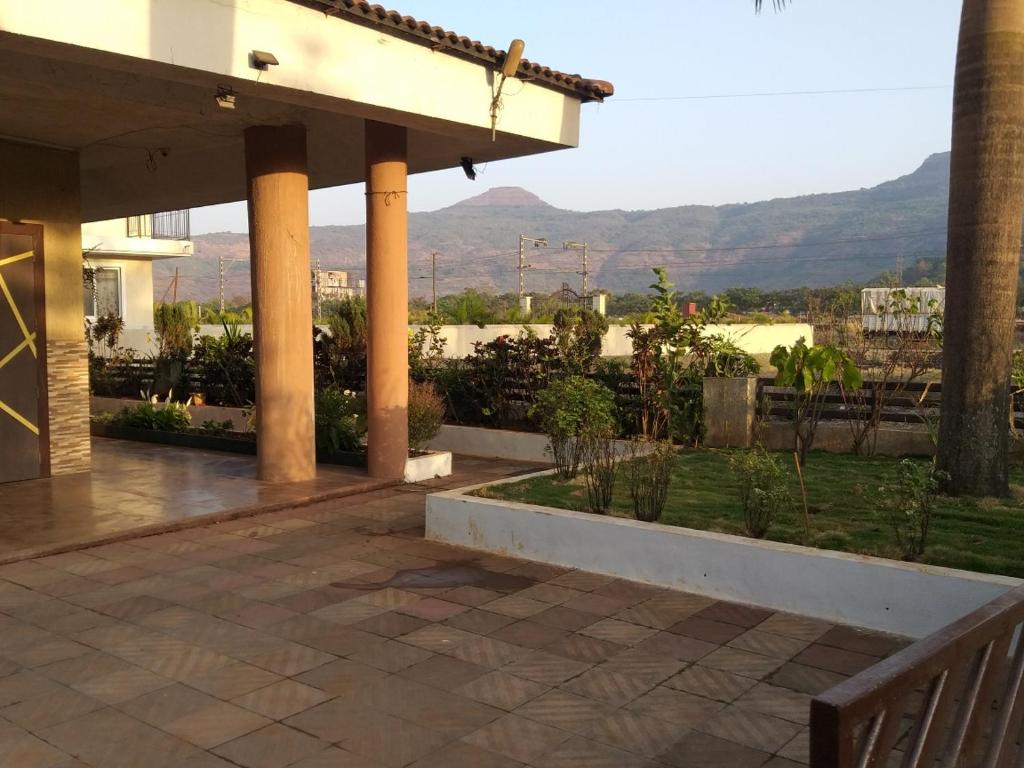 Hills Trains And Mist, Mountain View Villa with Pool, Lonavala - Casa De Tres Dormitorios