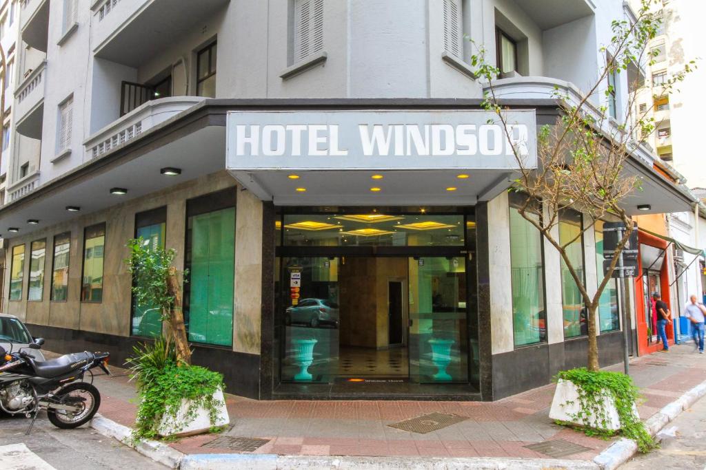 a hotel windsor building with a motorcycle parked outside at Hotel Windsor in São Paulo