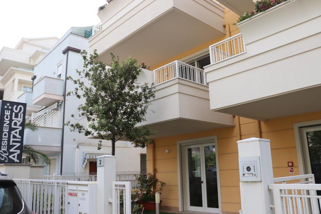 The building in which az apartmanhoteleket is located